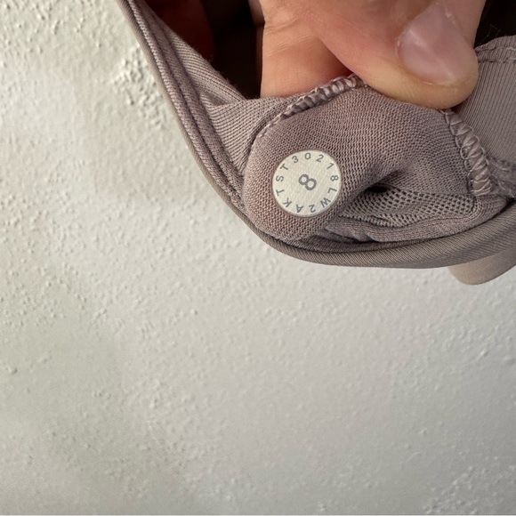 lululemon athletica  pushing limits Strappy Sports Bra - light purple size 8 - Picture 5 of 5